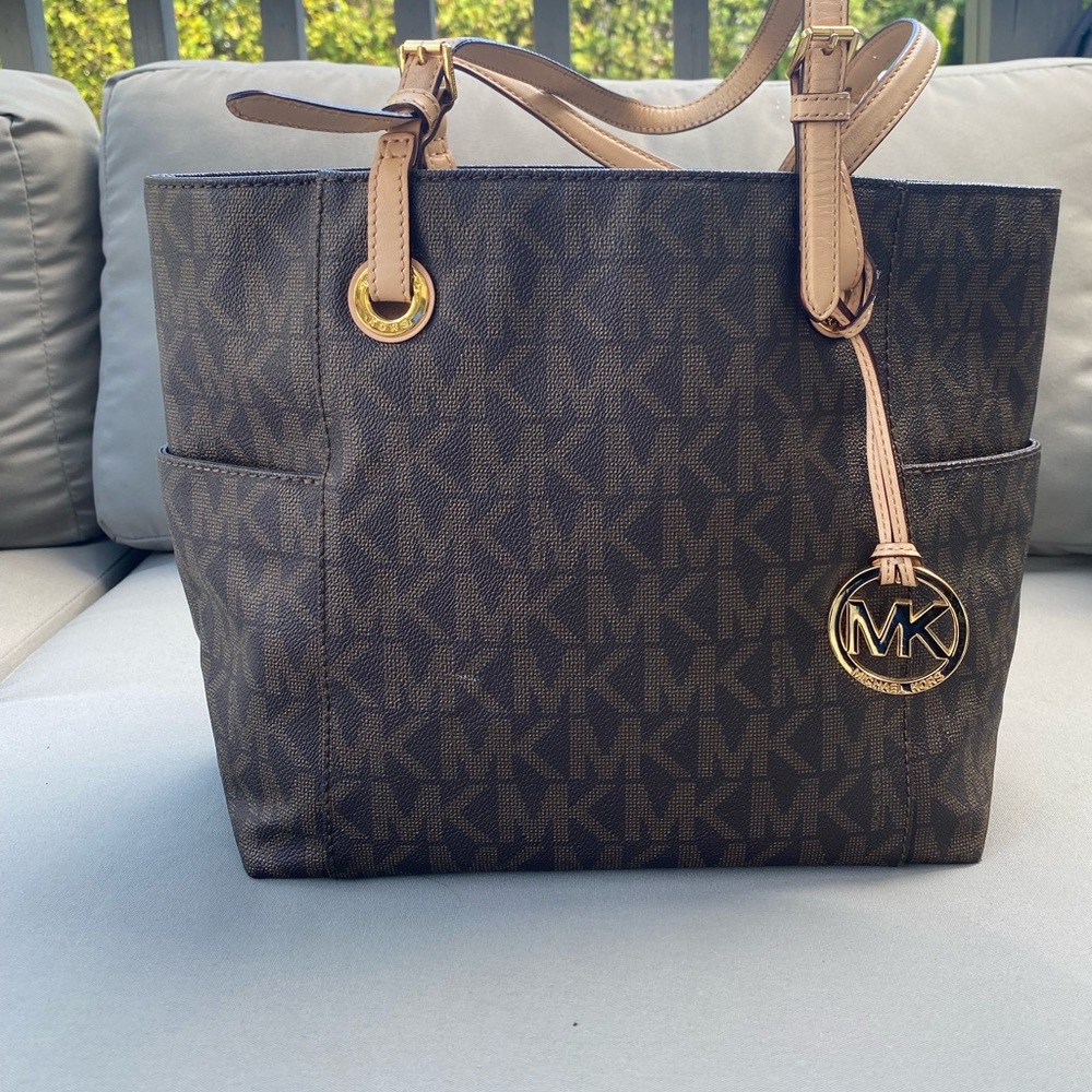 Logo MK bag